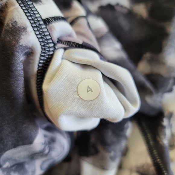 Lululemon Wunder Under Crop Hi-Rise 21" Leggings Tights, Size 4, Lot of 2 Pairs - Picture 5 of 10